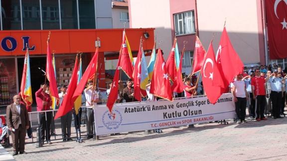  19 Mayıs Atatürkü Anma, Gençlik Ve Spor Bayramı Törenlerle Kutlandı. 